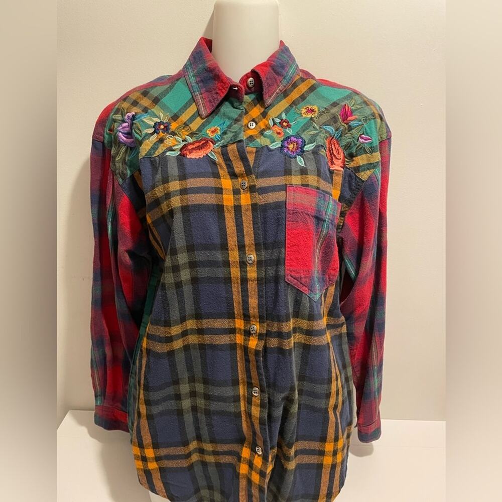QPS Brand Women's Small Vintage Flannel Button Down Shirt Floral Embroidery 90s